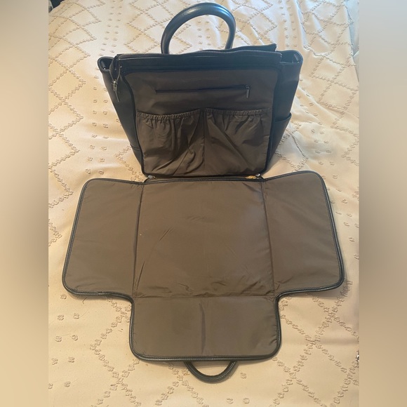 Matt & Nat diaper bag - barely used!
